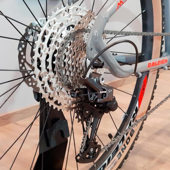 Bicicleta-Raleigh-MTB-Aluminio-Mojave-5-0-gris-con-roja-08