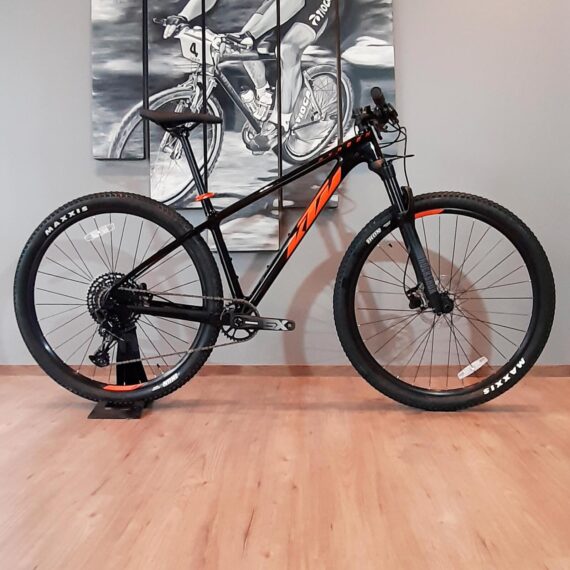 Bicicleta-KTM-Myroon-Ace-SE3-R29-Carbono-Glossy-Flaming-Black-02