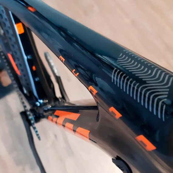 Bicicleta-KTM-Myroon-Ace-SE3-R29-Carbono-Glossy-Flaming-Black-06