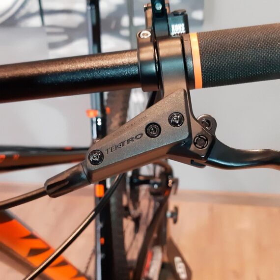 Bicicleta-KTM-Myroon-Ace-SE3-R29-Carbono-Glossy-Flaming-Black-08