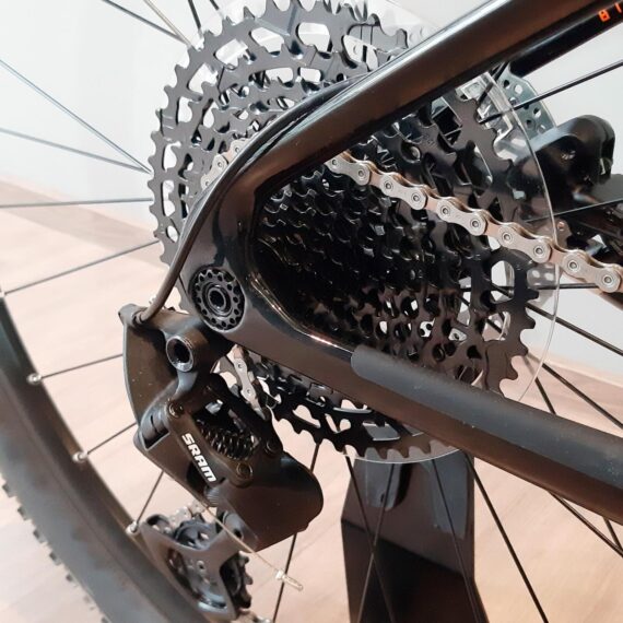 Bicicleta-KTM-Myroon-Ace-SE3-R29-Carbono-Glossy-Flaming-Black-10