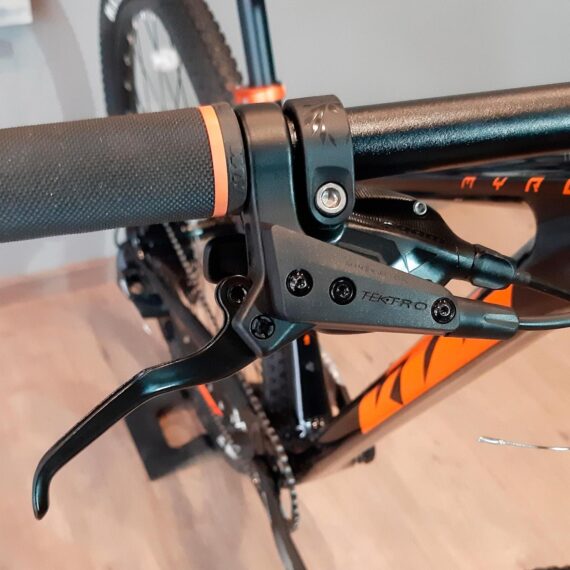 Bicicleta-KTM-Myroon-Ace-SE3-R29-Carbono-Glossy-Flaming-Black-12