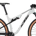 Bicicleta-de-MTB-KTM-Scarp-Elite-R29-Carbono-Blanca-03